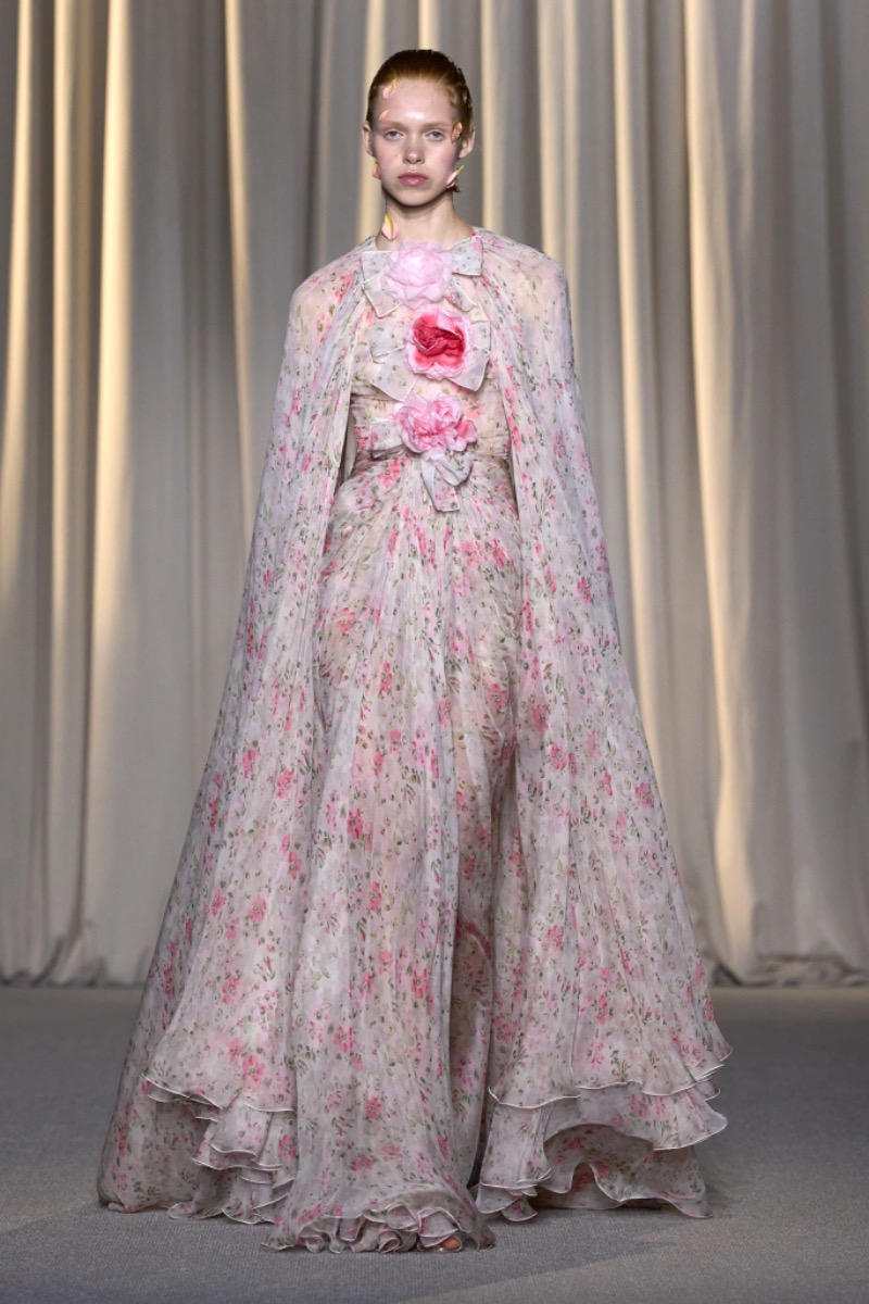 Paris: Giambattista Valli Haute Couture Automne Hiver 2024-2025